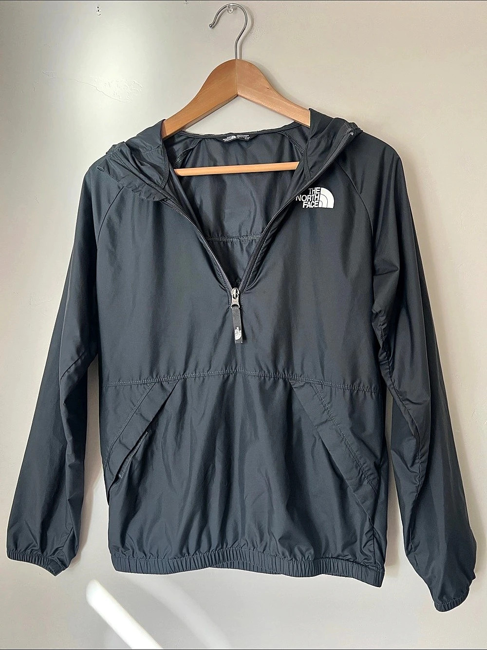 The North Face Black Pullover Windbreaker Youth 14/16